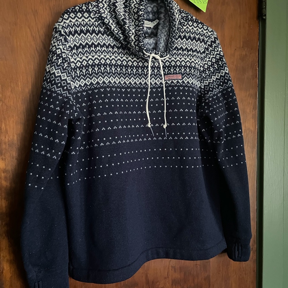 Vineyard Vines women’s Navy and White Patterned cowl, pullover Sweater.